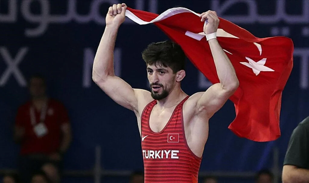 Milli güreşçiler, Macaristan'da iki madalya kazandı