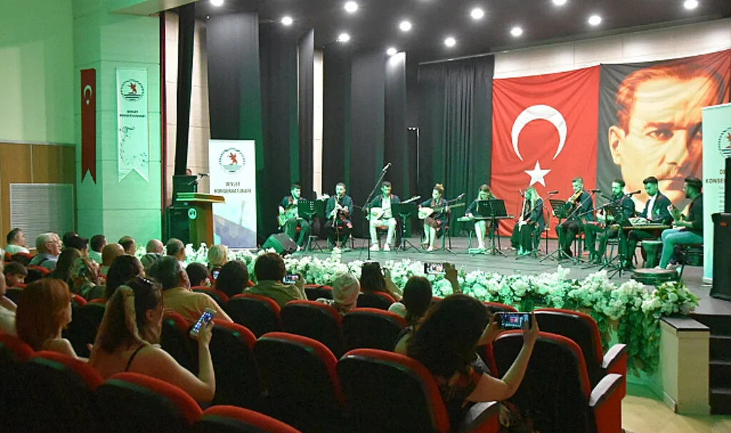 OMÜ'de Genç Sanatçılar Mezun Oldu 
