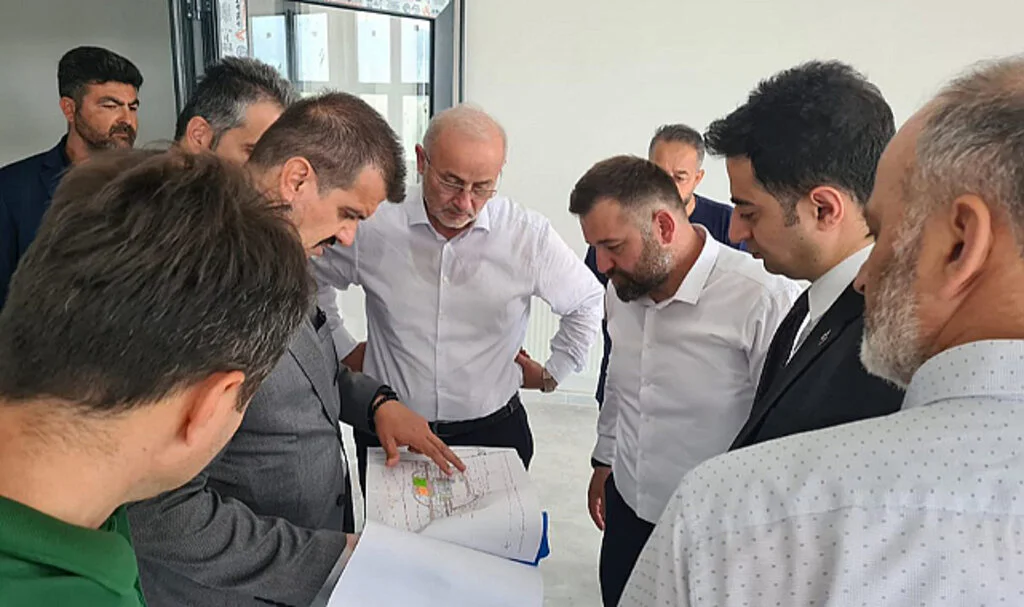 OMÜ Rektörü Ünal, Ladik'te Meslek Yüksekokulu İnşaatını İnceledi