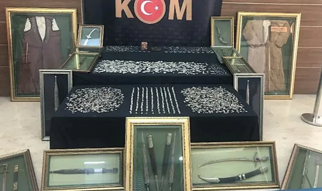 Operasyonda Ele Geçirilenler Müzeleri Aratmadı
