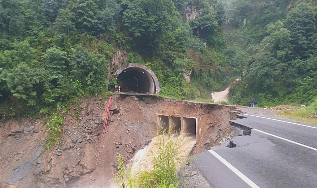 Ordu’da Karadeniz-Akdeniz Yolu'nda Heyelan Oldu