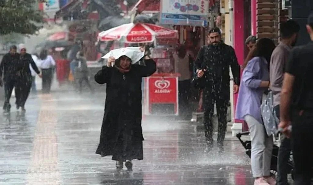 Sağanak Uyarısı Geldi! Hafta Sonu Planı Yaparken Dikkat