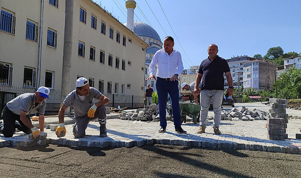 Salıpazarı Belediyesi Kilitli Parke Yapım Çalışmalarını Sürdürüyor