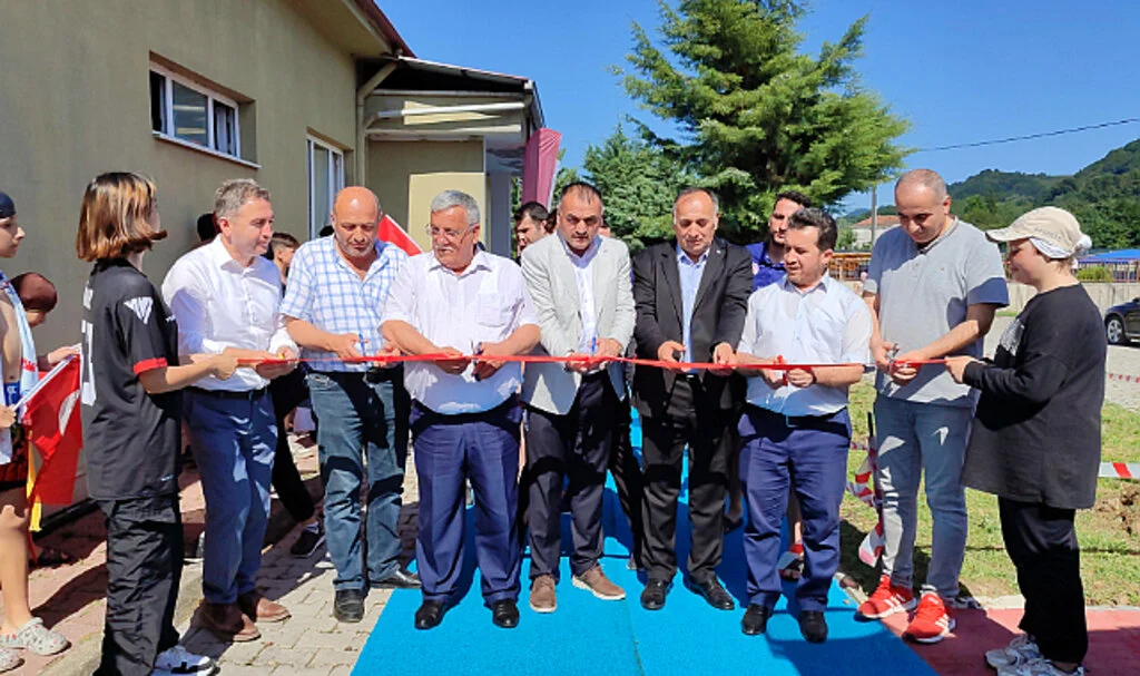 Salıpazarı Portatif Yüzme Havuzu açıldı