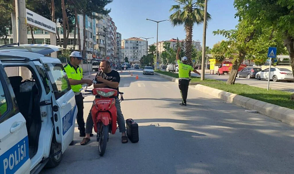 Samsun Bafra'da Motosiklet Denetimi: 12 Sürücüye 7 Bin 292 Lira Ceza