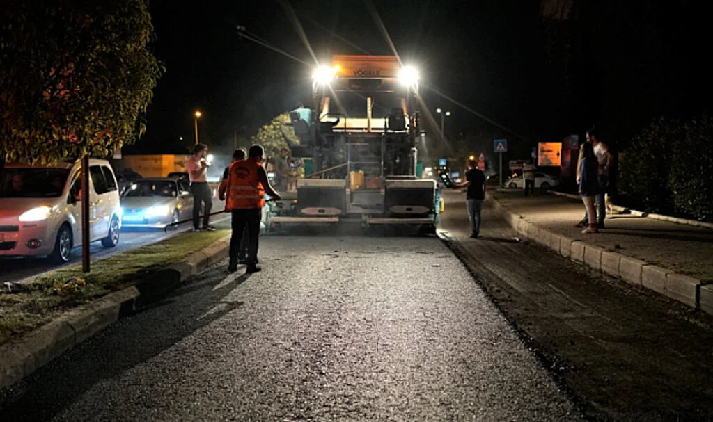 Samsun Büyükşehir Belediyesi’nden gece-gündüz asfalt mesaisi