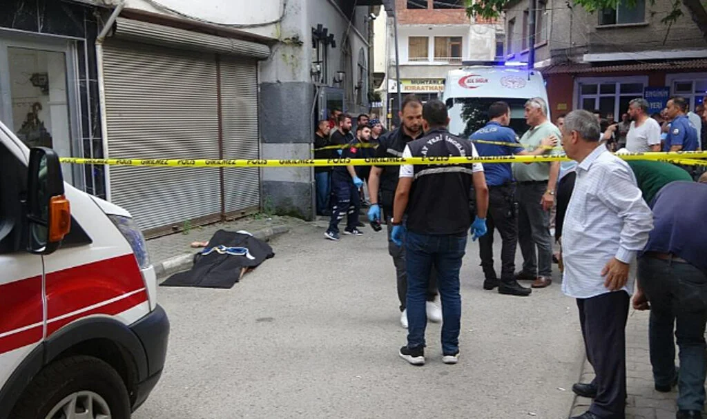 Samsun’da 4. Kattan Düşen Kadın Hayatını Kaybetti