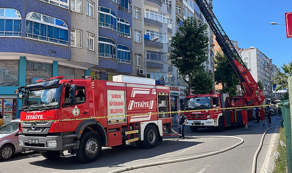Samsun'da apartman dairesinde çıkan yangın hasara yol açtı