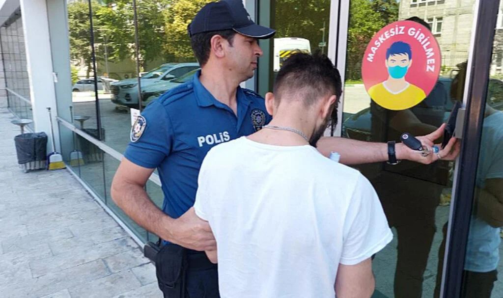 Samsun'da Arkadaşının Cep Telefonunu Gasp Ettiği İddiasıyla Tutuklandı