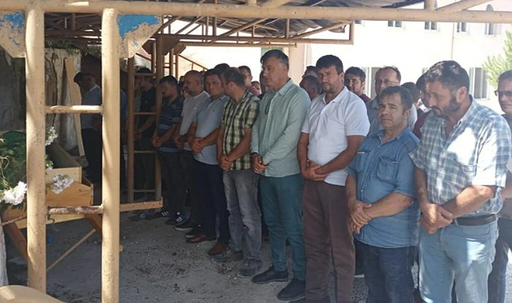 Samsun'da Boğulma Tehlikesi Sonrası Hastanede Hayatını Kaybeden Çocuk Toprağa Verildi