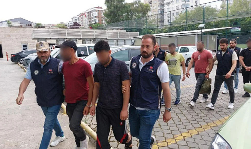 Samsun'da DEAŞ Şüphelisi 5 Kişi Adliyeye Sevk Edildi