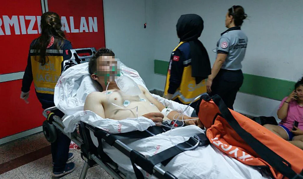 Samsun'da Denizde Boğulma Tehlikesi Geçiren 3 Kişi Hastanelik Oldu