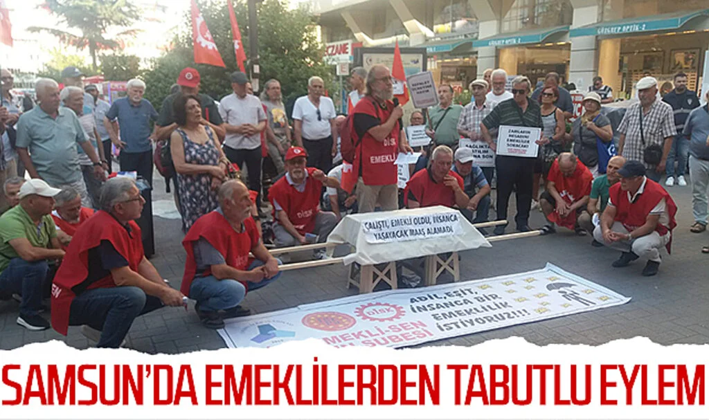 Samsun'da emeklilerden tabutlu eylem
