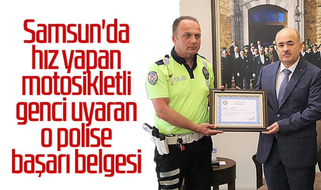 Samsun'da hız yapan motosikletli genci uyaran trafik polisine başarı belgesi