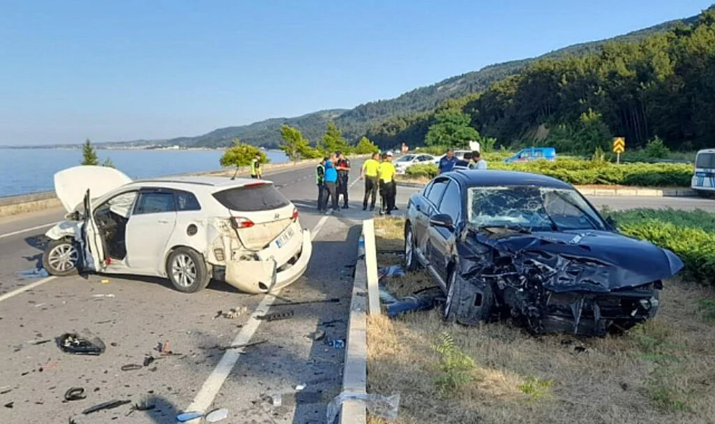 Samsun'da İki Otomobil Çarpıştı: 5 Yaralı