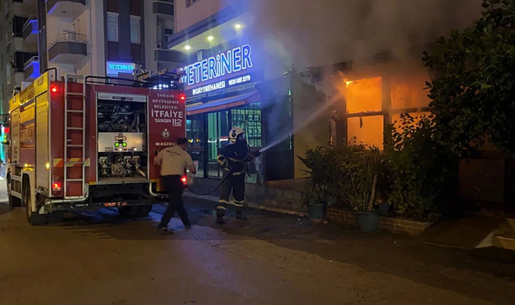 Samsun'da Restoranda Çıkan Yangın Söndürüldü