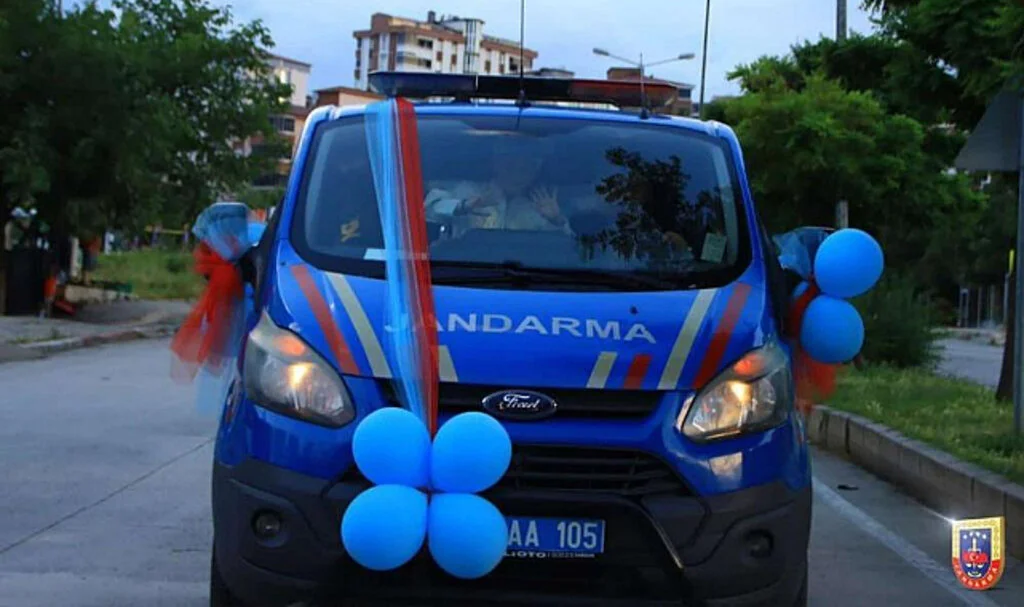 Samsun'da Şehit Çocuğunun Sünnet Arabası Jandarmadan