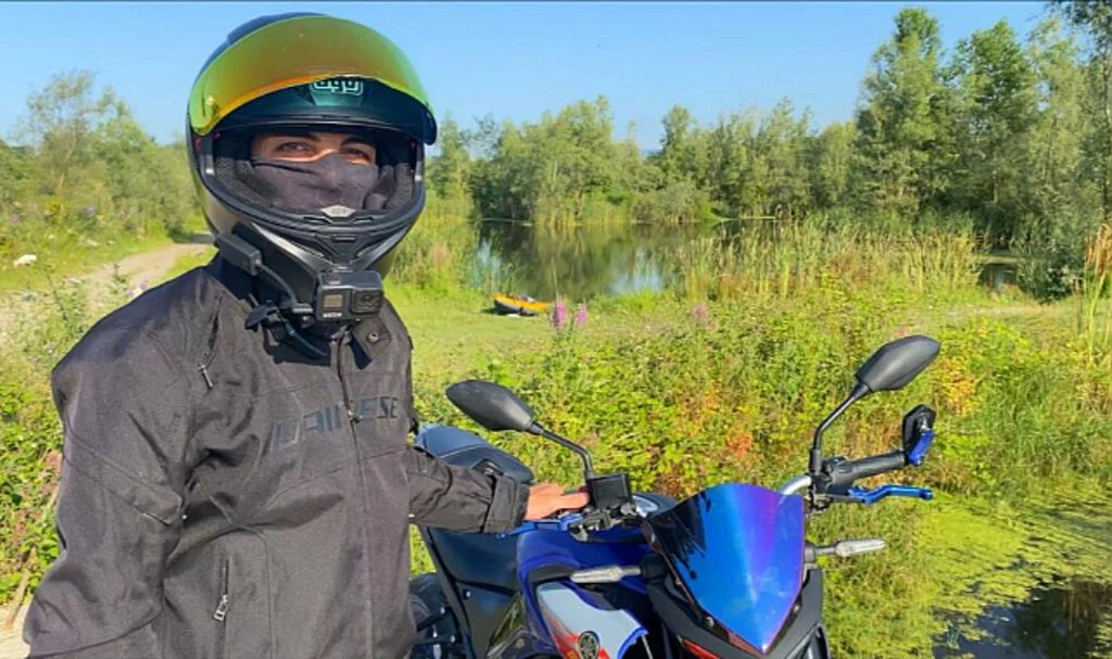 Samsun'da Trafik Polisinden Hız Yapan Motosikletli Gence Baba Öğüdü: "Ölürsen Anne ve Babana Ne Diyeceğiz?"