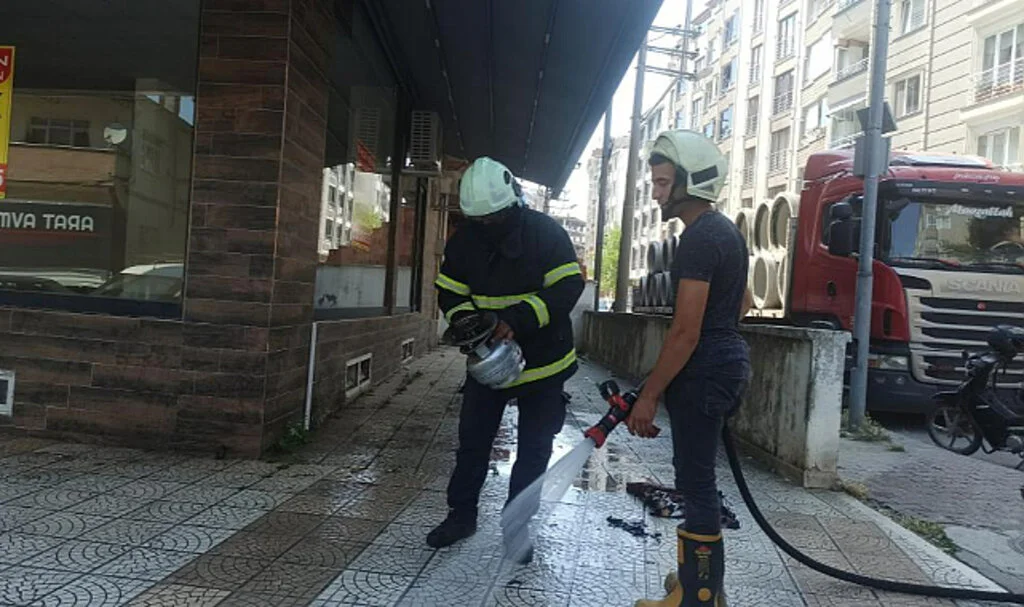 Samsun'da Tutuşan Piknik Tüpünü 4. Kattan Aşağı Attı