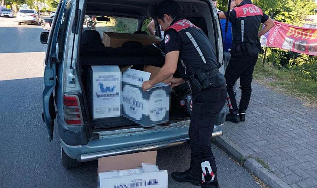 Samsun'da Yunus Polisleri Şüpheli Araçta Makaron Ele Geçirdi