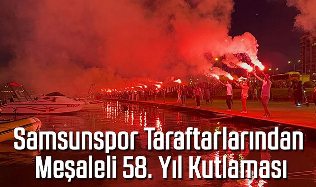 Samsunspor Taraftarlarından Meşaleli 58. Yıl Kutlaması