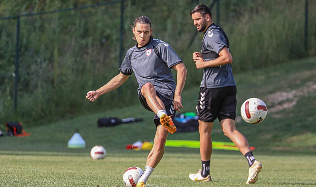 Samsunspor'un yeni transferi Taylan sahaya indi