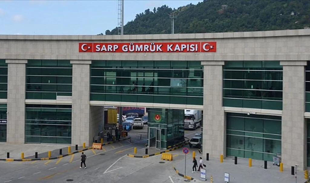 Sarp Sınır Kapısı'ndan bayram tatilinde 270 bin kişi geçti