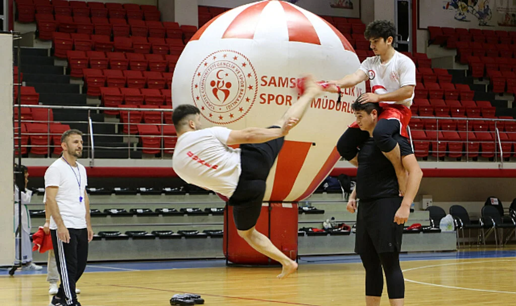 Spor Tesisleri Şenlendi