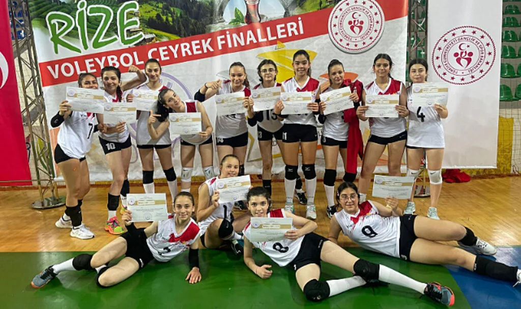 Sultanlar Yarı Finalde