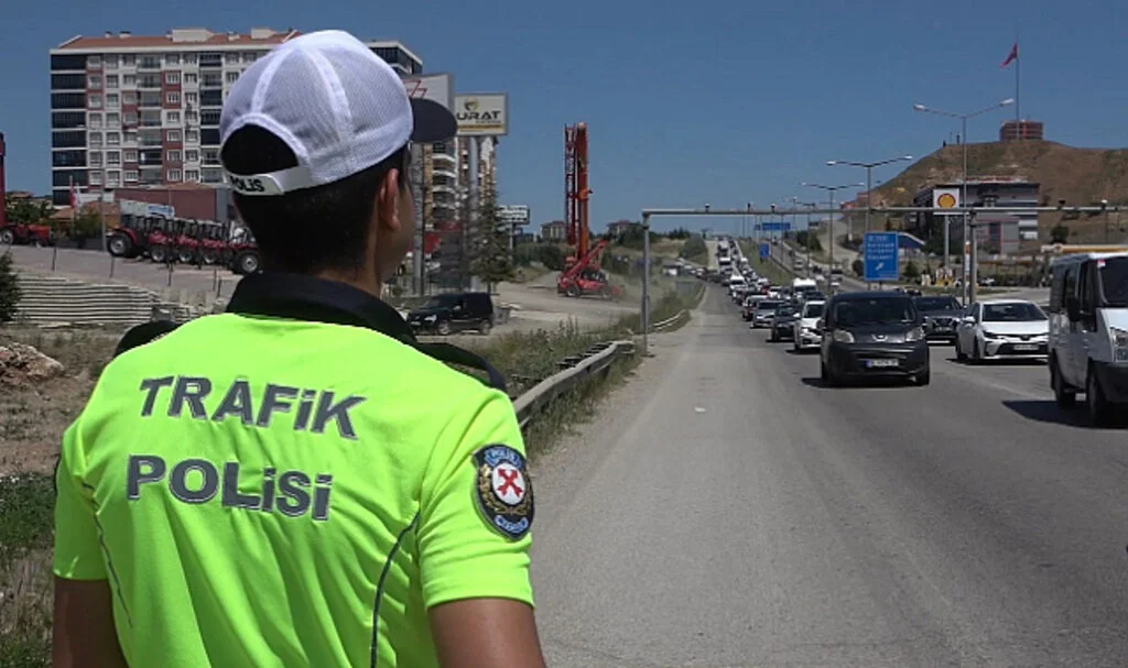 Tatilcilerin Dönüş Yolculuğu Sürüyor 