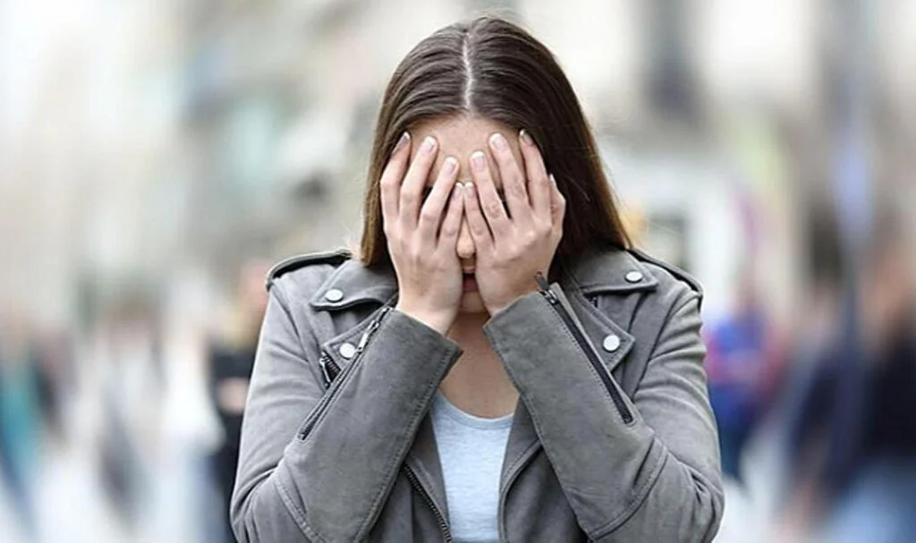 Terleme, titreme ve baş dönmesine dikkat! Her 100 kişiden 13'ünde görülüyor