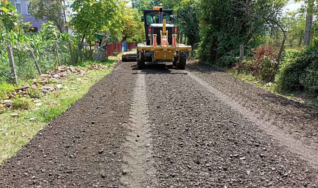 Terme'de yol seferberliği sürüyor 