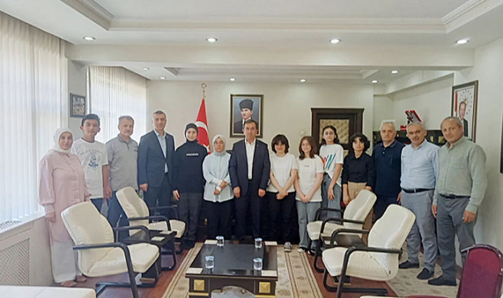 Terme Kaymakamı Maytalman, LGS Sınavında Dereceye Giren Öğrencilerle Bir Araya Geldi