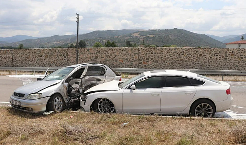 Tokat'ta Çarptığı Aracı 35 Metre Sürükledi, 1 Kişi Hayatını Kaybetti