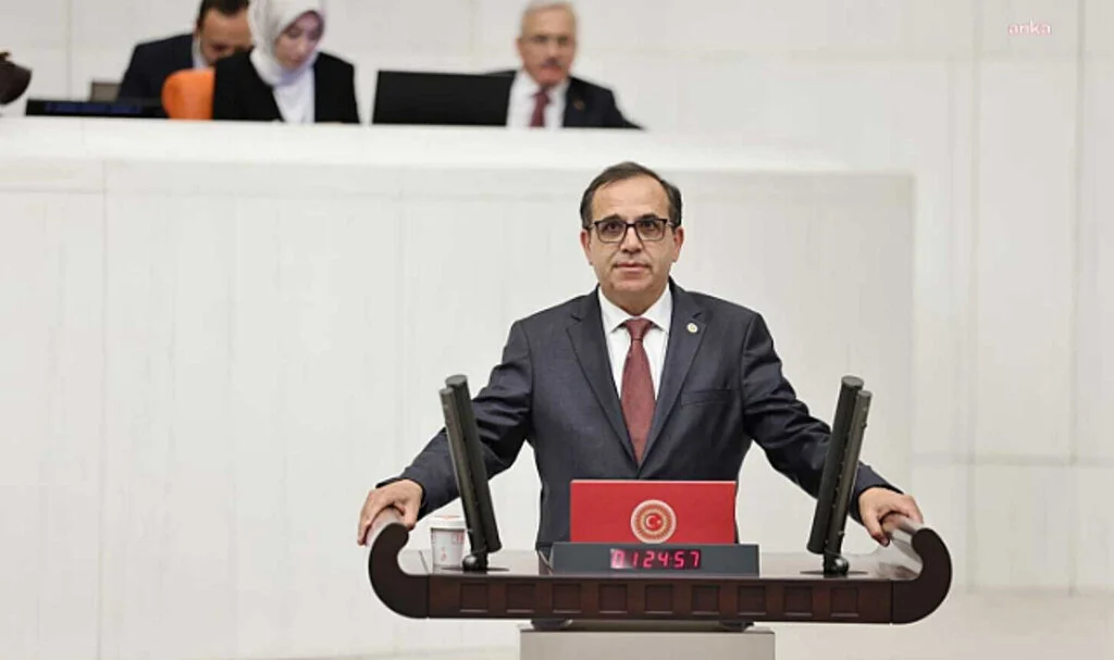 Türker Ateş'ten Bakan Şimşek'e: "Birleşik Arap Emirlikleri'ne Hangi Kamu Varlıklarını Satma Sözü Verdiniz"