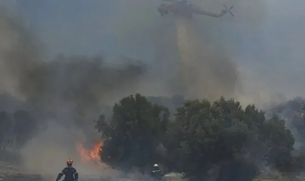 Türkiye, Yunanistan’a Yangın Söndürme Uçağı ve Helikopteri Gönderiyor