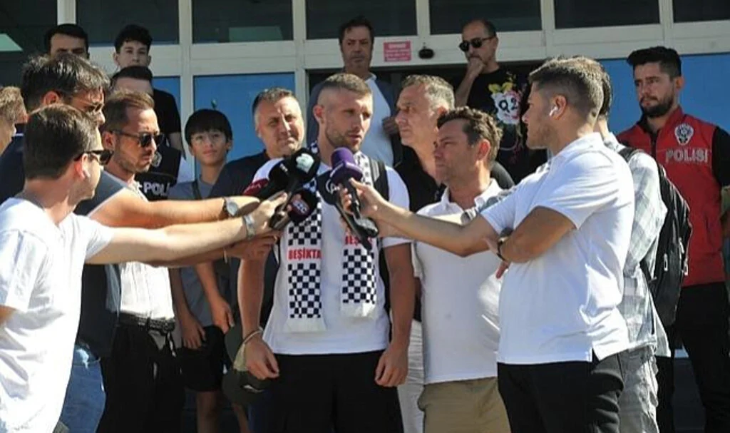 Yeni transfer Ante Rebic, İstanbul'a geldi! 'Beşiktaş'ı seçmeden önce...'