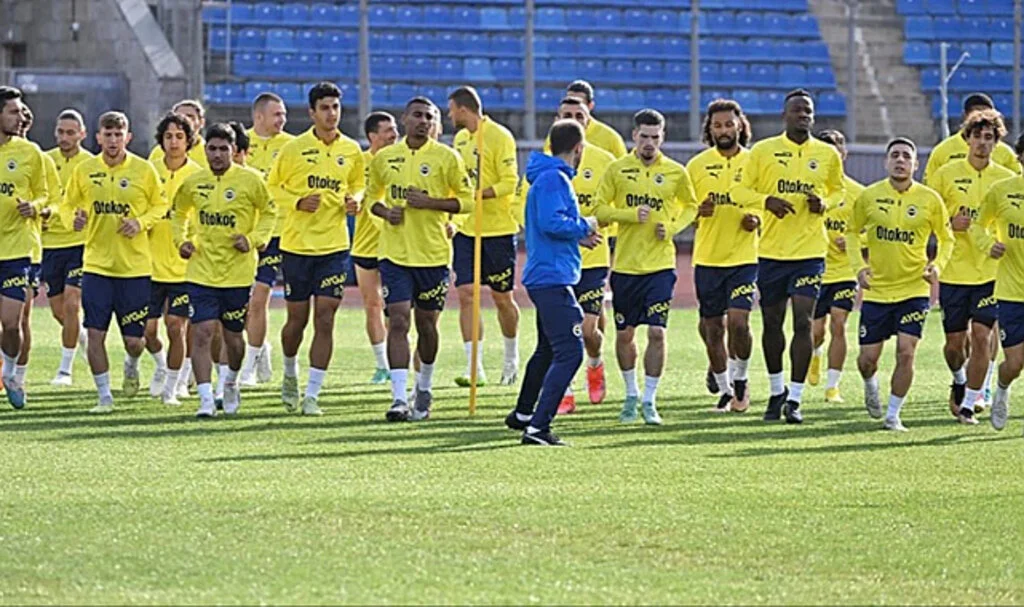 Yolcu Yolunda Gerek! Fenerbahçe'de Takımdan Ayrılacak 5 Yabancı Futbolcu Bavullarını Hazırladı