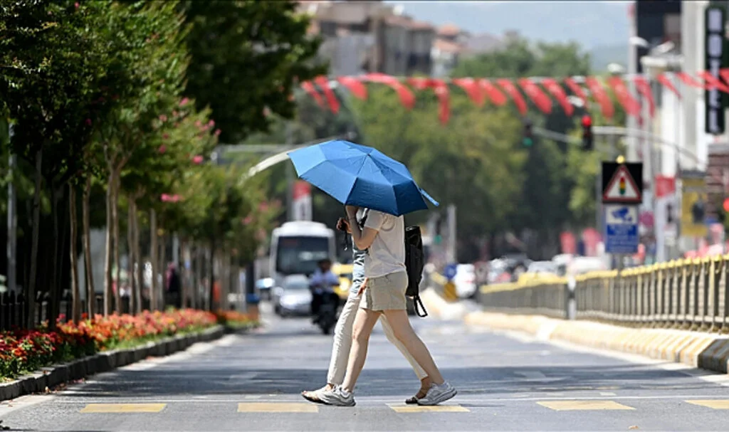 Yurt Genelinde Sıcak Hava Etkili Oluyor