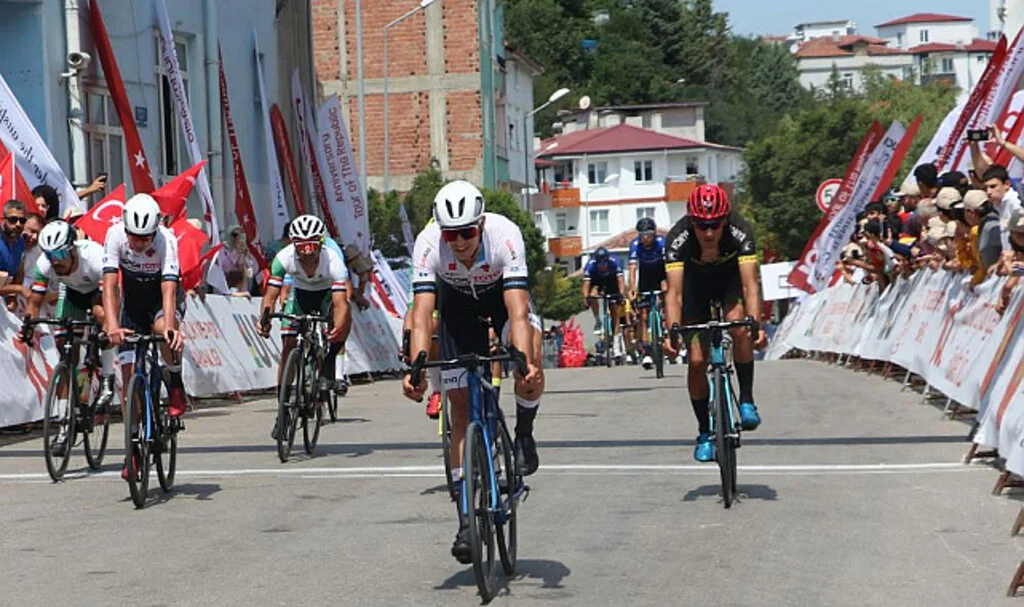 100. Yıl Cumhuriyet Bisiklet Turunun Amasya Havza Etabı Tamamlandı