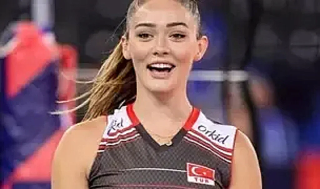 '3 Milyon'a Özel Pozlarıyla Büyüledi! Ünlü İsimler...