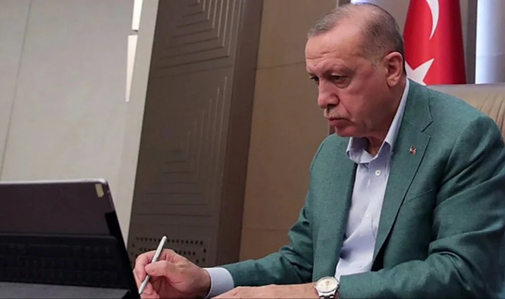 AK Parti, 30 Büyükşehirde Oy Kaybının Nedenlerini Araştırdı! 3 Temel Başlık Ön Plana Çıktı