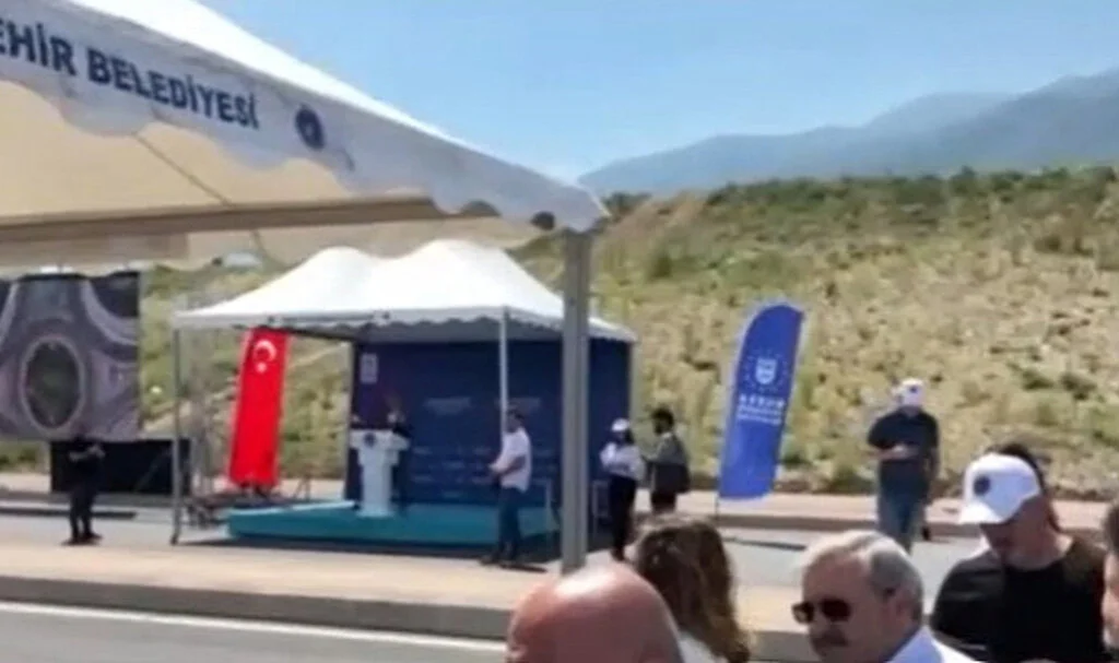 AK Parti’li Başkan Kadınları Azarladı: Ayılıp, Bayılma Numarası Yapma