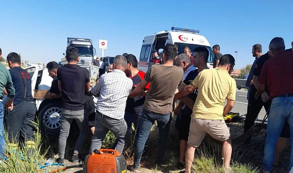 Aksaray’da otomobil şarampole yuvarlandı: 1 ölü, 4 yaralı