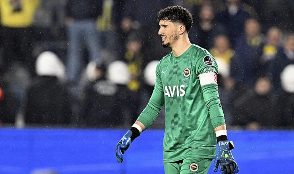 Altay Bayındır Manchester United yolunda
