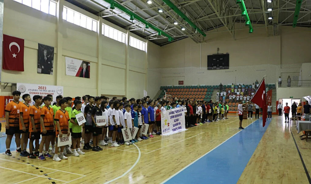 Analig Badminton Finalleri Başladı