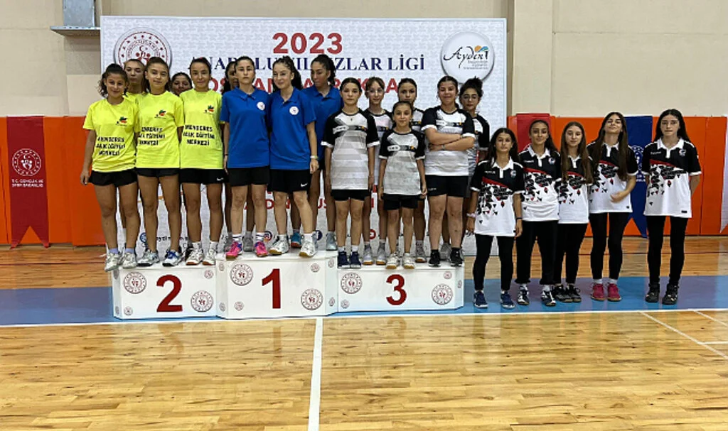 Analig Badmintonda Büyük Başarı
