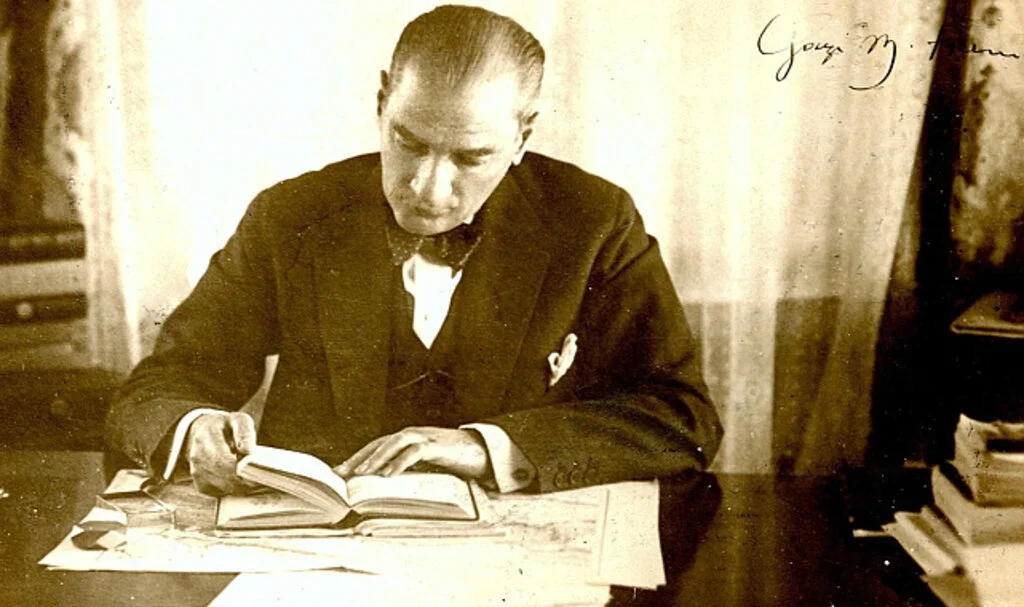 Atatürk'ün özel koleksiyondaki el yazısı notları gün yüzüne çıkıyor