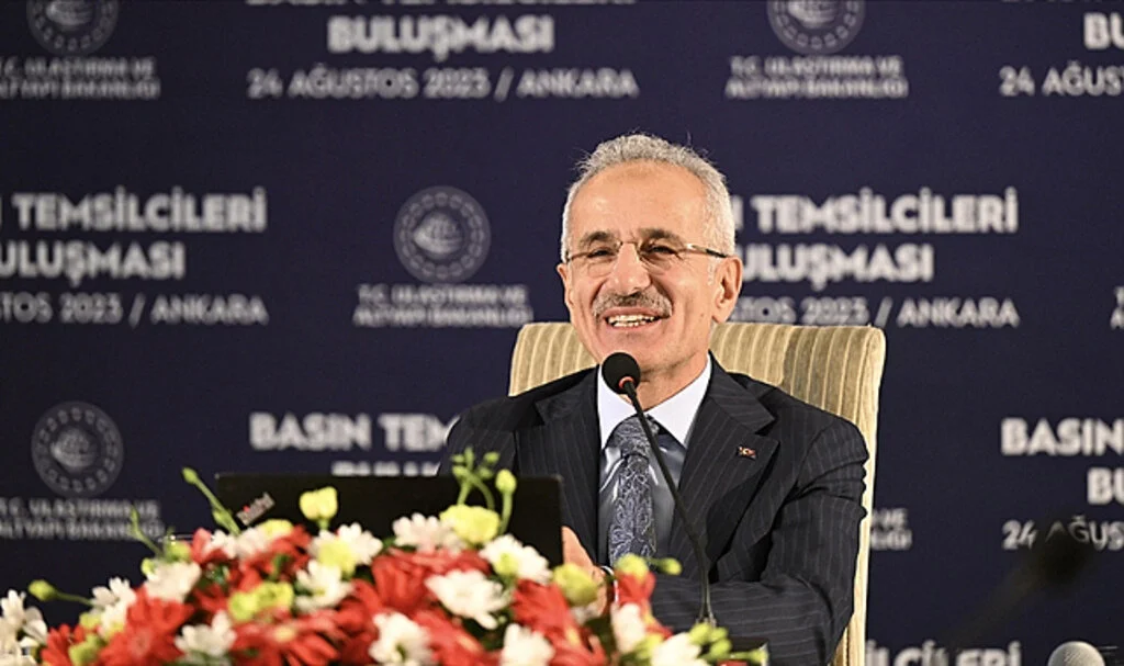 Bakan Uraloğlu: Olası bir depreme karşı İstanbul'daki 15 Temmuz Köprüsü'nün askı halatlarını yeniledik