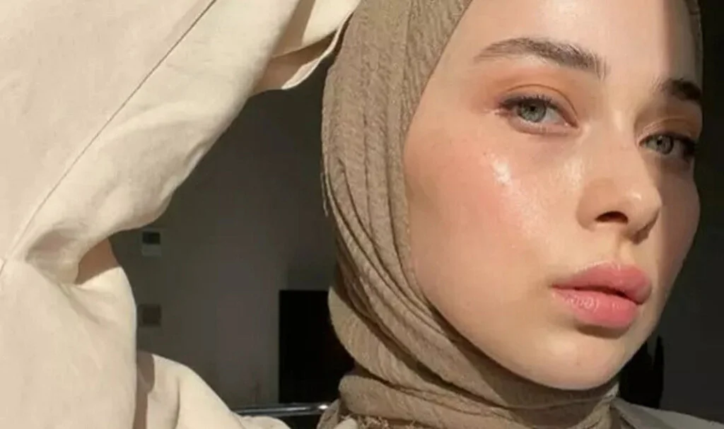 Başını Açan Fenomen Rumeysa Yağcı'ya Yorum Yağdı! Zeynep Bastık'tan Destek Geldi